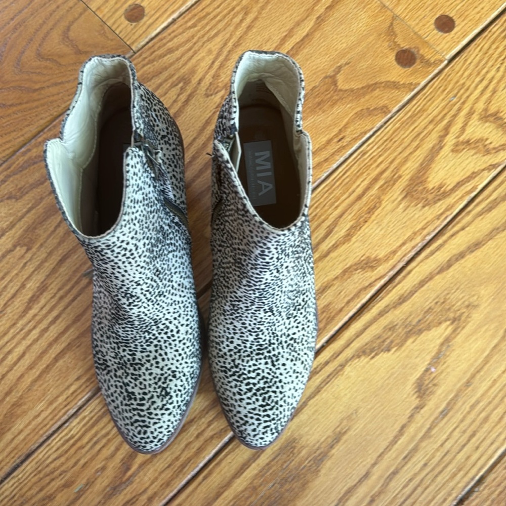 7.5 Mia Leopard boots